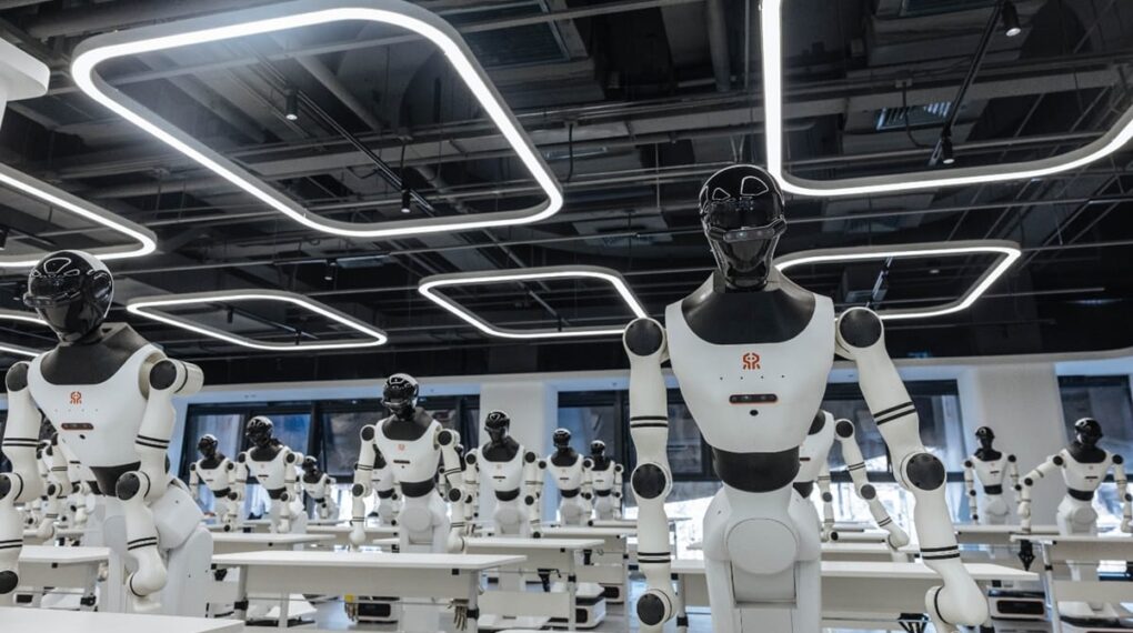 Liu Cixin Predicts AI to Replace Writers Within Two Decades at Sci-Fi Convention 2025