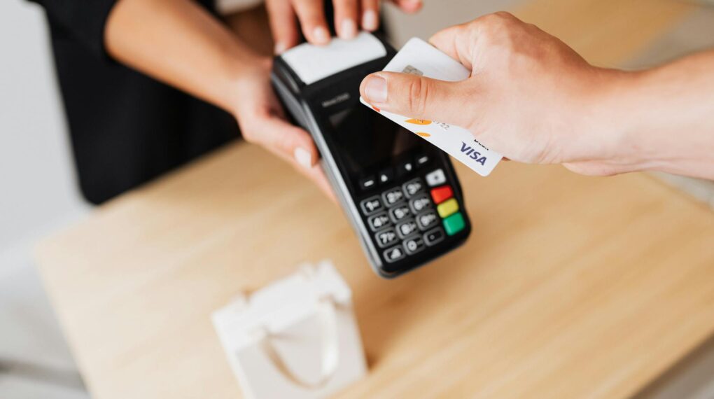 a person paying cashless using credit card